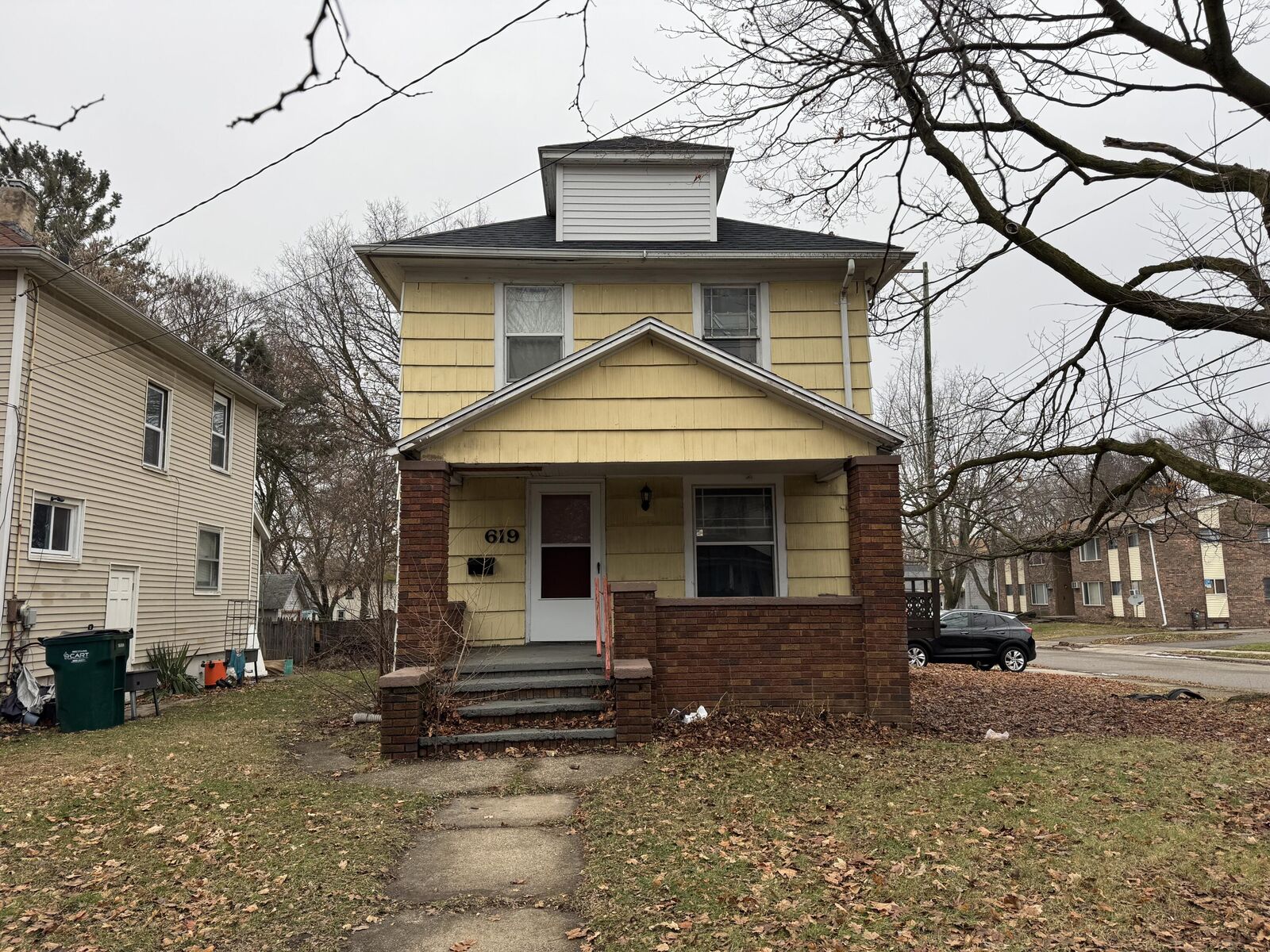 Property Photo:  619 E Mount Hope Avenue  MI 48910 