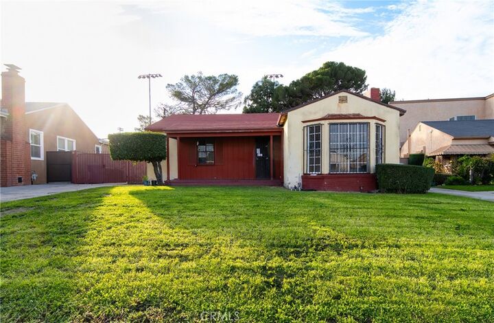 Property Photo:  3421 S Dunsmuir  CA 90016 