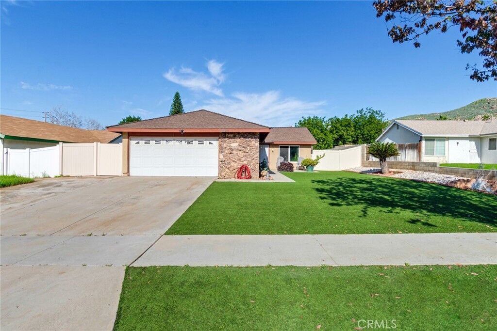 Property Photo:  1065 Bascomb  CA 92507 