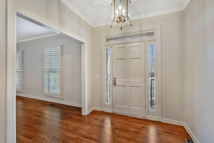 Property Photo: 105 Longwood Pl TN 37215