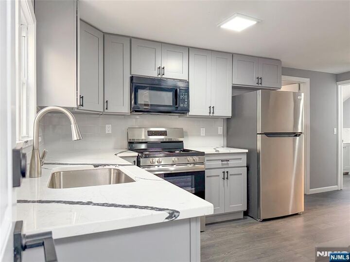 Property Photo:  90 9th Street 2  NJ 07011 