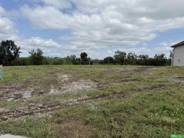 Property Photo:  5519 N 205th Street  NE 68022 