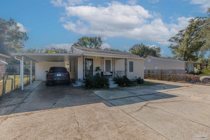 Property Photo:  39 Sandalwood St  FL 32505 