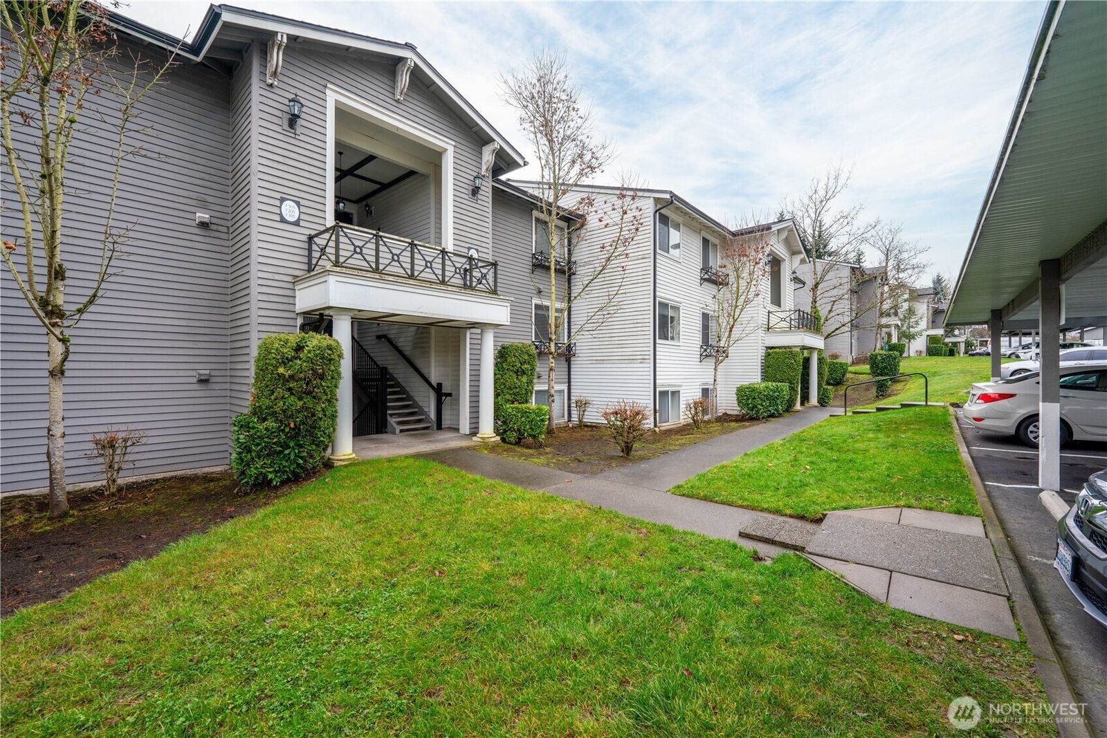Property Photo:  15415  35th Avenue W F204  WA 98087 