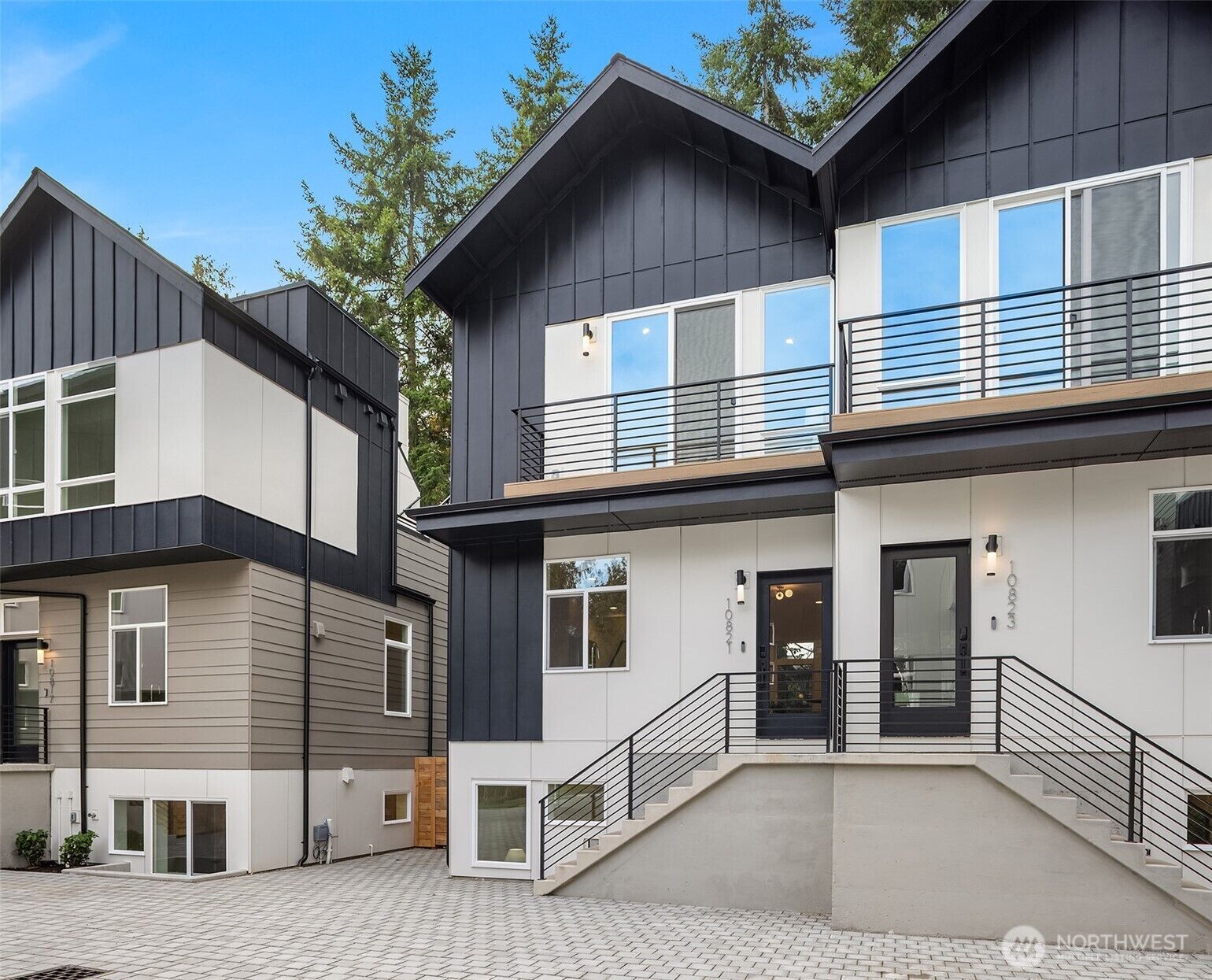 Property Photo:  10815  11th Avenue NE B  WA 98125 