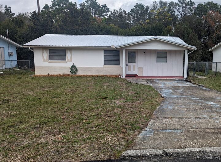 Property Photo: 33 E Murray Street FL 34465