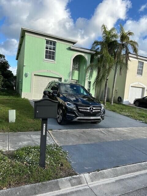 Property Photo: 4172 Pine Hollow Circle FL 33463