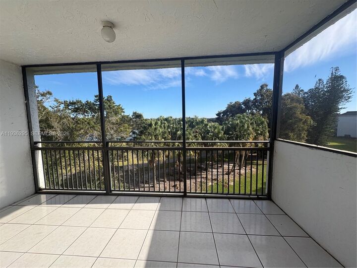 Property Photo: 16171 Blatt Blvd 408 FL 33326