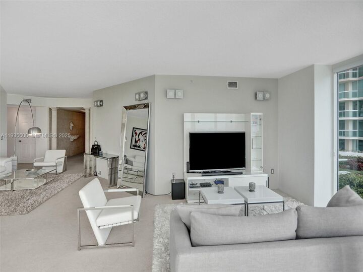 Property Photo:  3370 Hidden Bay Dr 508  FL 33180 