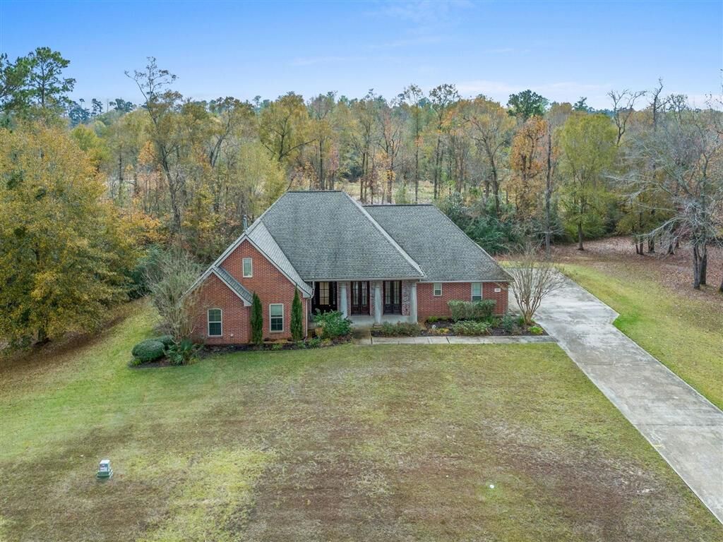 Property Photo:  1663 S Woodland Forest Drive S  LA 70611 