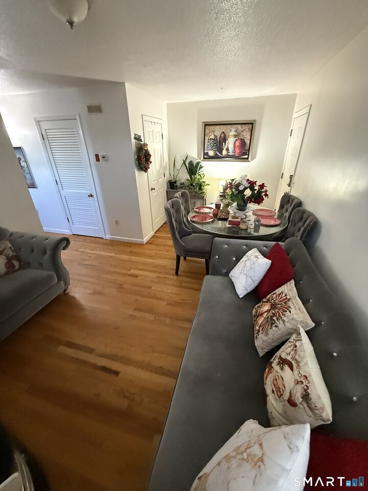 Property Photo:  135 Flax Hill Road Apt 10  CT 06854 