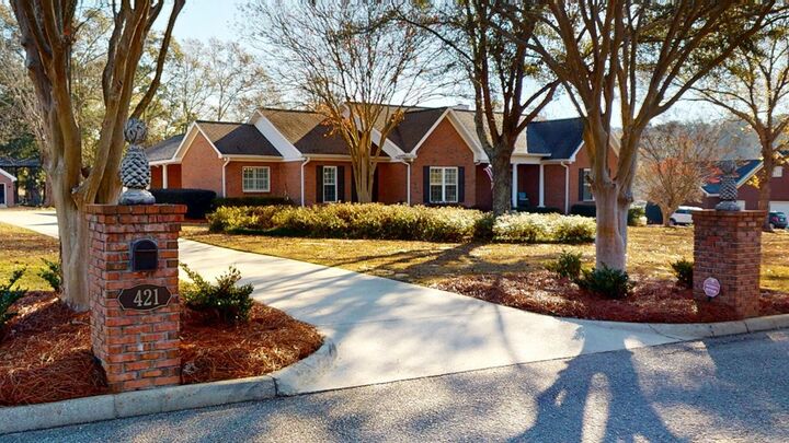 Property Photo: 421 Southern Oak Dr AL 36301