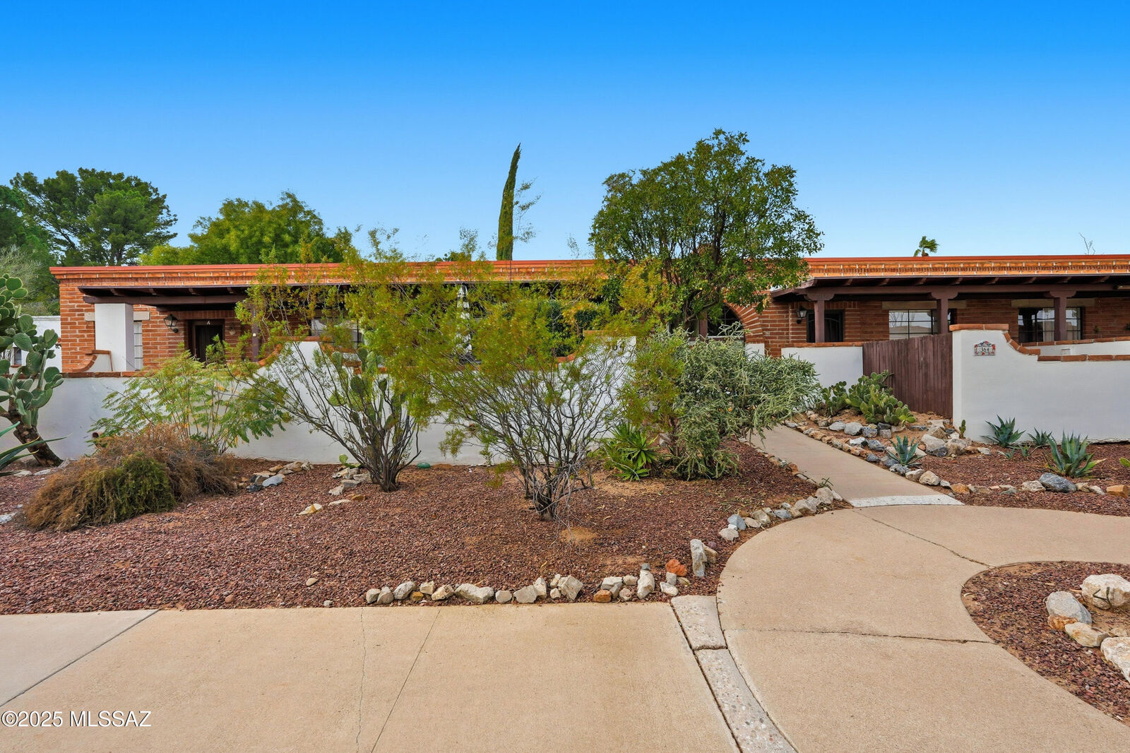Property Photo:  364 S Paseo Lobo  AZ 85614 