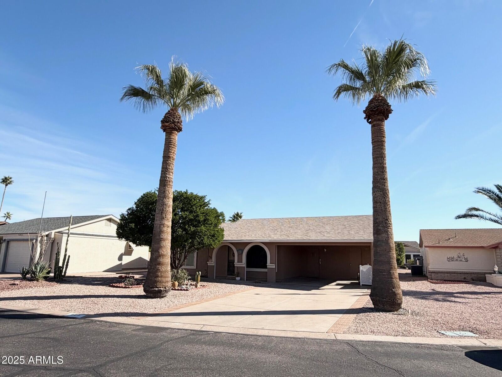 Property Photo:  923 S Ember Circle  AZ 85208 