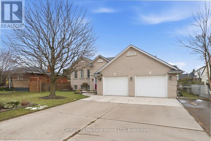 Property Photo:  118 Gadsby Avenue  ON L3C 1A9 