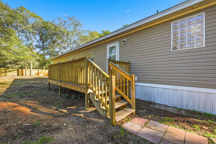 Property Photo:  482 E Roberts Road  FL 32433 