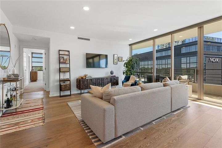 Property Photo:  700 Park Regency Place NE 1503  GA 30326 