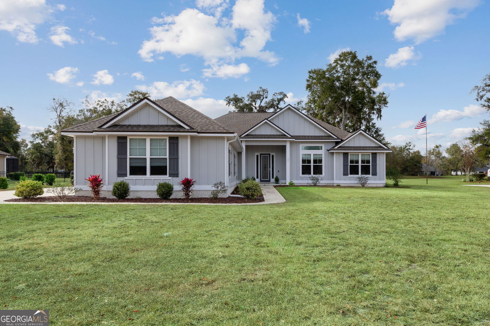 Property Photo:  321 Harbour Island Circle  GA 31565 