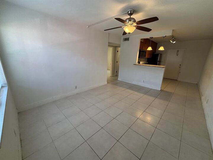 Property Photo: 4061 N Dixie Hwy 17 FL 33334