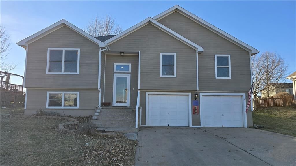 Property Photo:  909 Rosewood Drive  MO 64429 