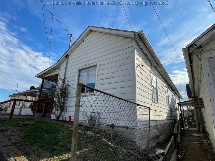 Property Photo:  1325 & 1327 Stuart Street  WV 25302 