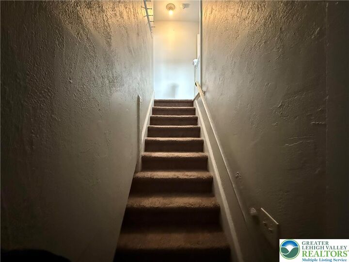 Property Photo:  1052 Seneca Street 2  PA 18015 