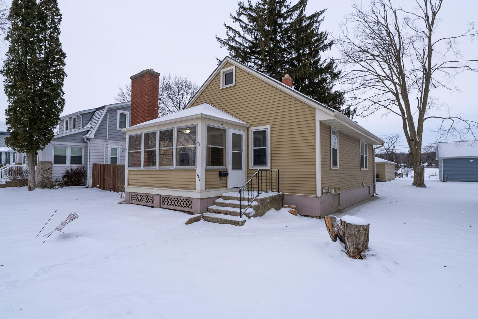 Property Photo:  1119 Pleasant St  WI 53147 