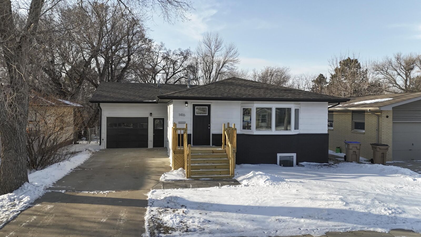 Property Photo:  1416 7th St SW  ND 58701-5708 