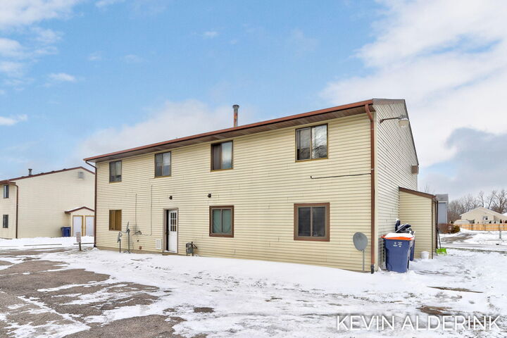 Property Photo:  1144 Country Lane  MI 49423 