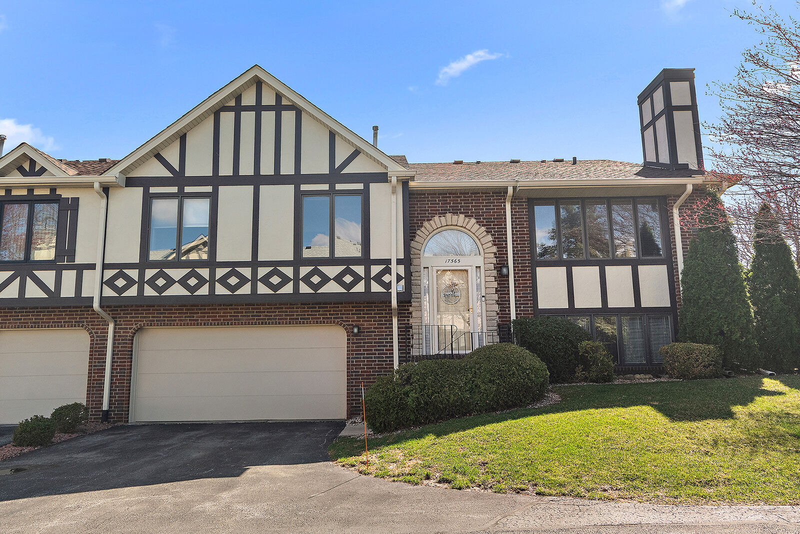 Property Photo: 17565 Windsor Parkway IL 60487