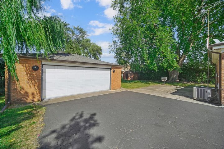 Property Photo:  6404 W 85th Place  IL 60459 