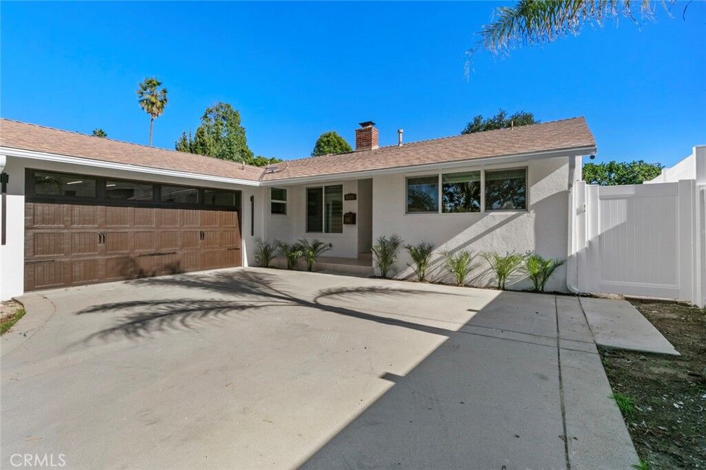Property Photo:  6820 Encino Avenue  CA 91406 