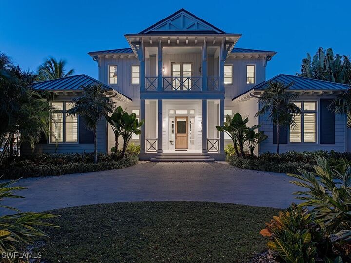 Property Photo:  225 4th Avenue N  FL 34102 