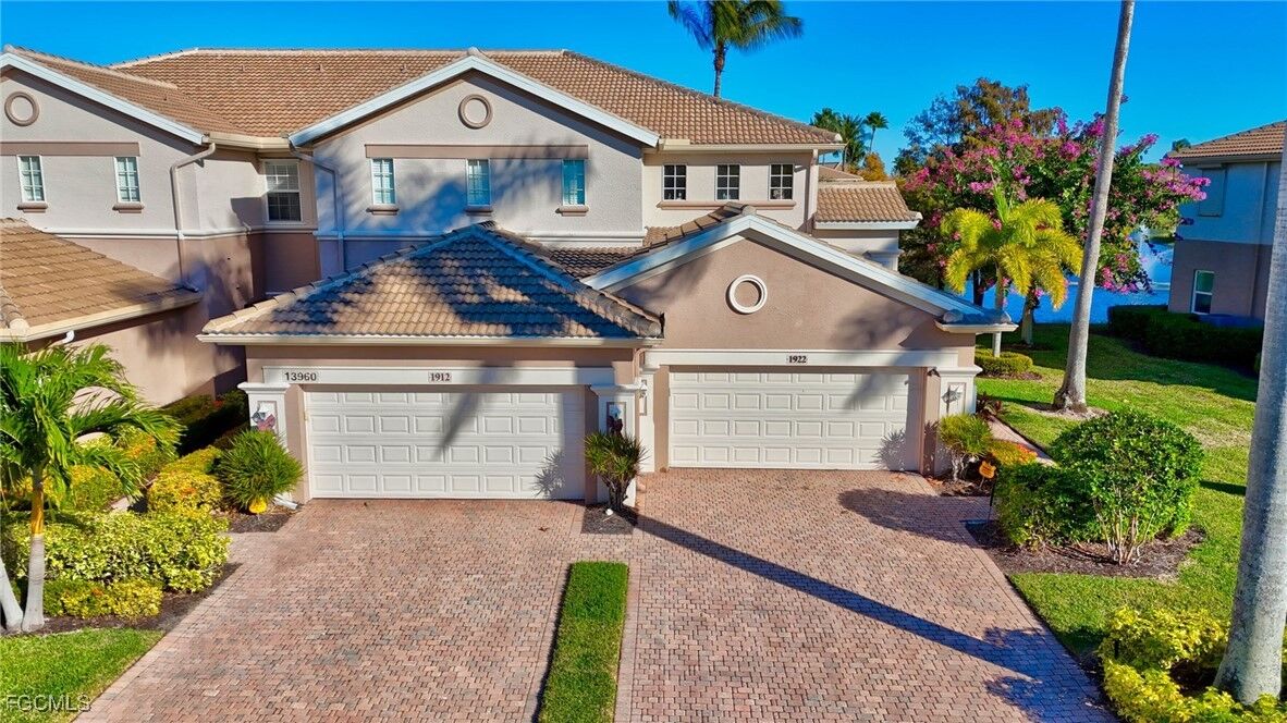 Property Photo:  13960 Lake Mahogany Boulevard 1922  FL 33907 