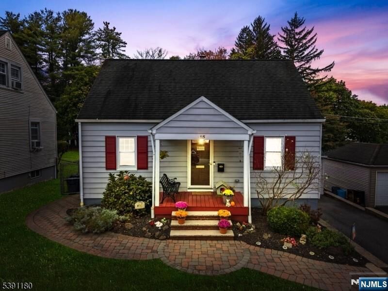Property Photo:  15 Oakwood Avenue  NJ 07039 