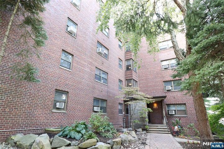 Property Photo:  3071 Edwin Avenue 1B  NJ 07024 