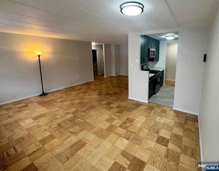 Property Photo:  25 Jefferson Street 3D  NJ 07601 