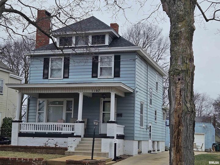 Property Photo: 1107 N Douglas Street IL 61606