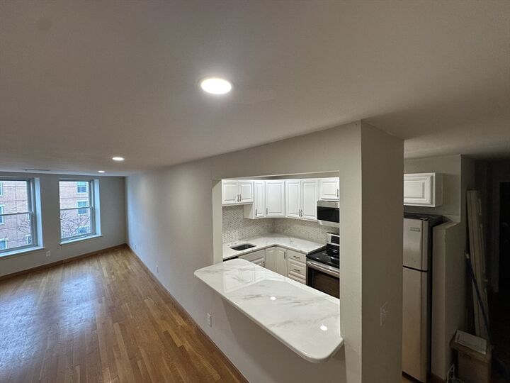 Property Photo: 386 Commercial St 4E MA 02109