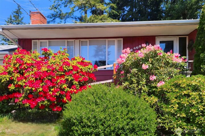 Property Photo:  24007  44th Avenue W  WA 98043 