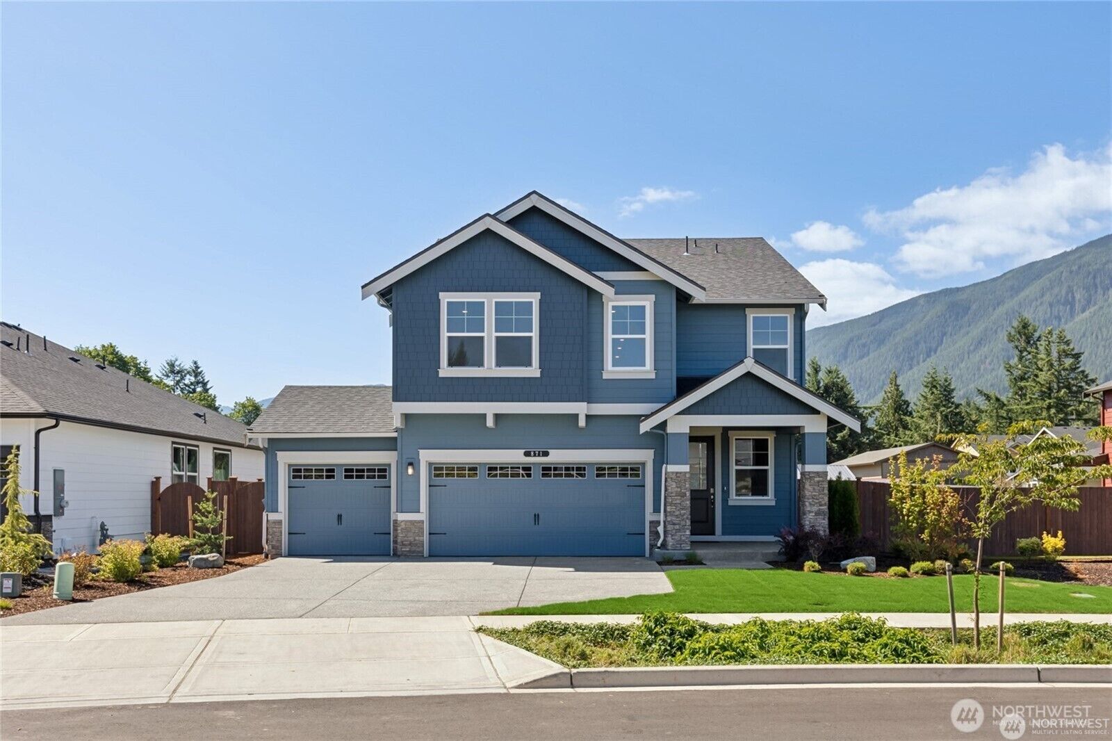 Property Photo:  642 SE 12th Place 48  WA 98045 