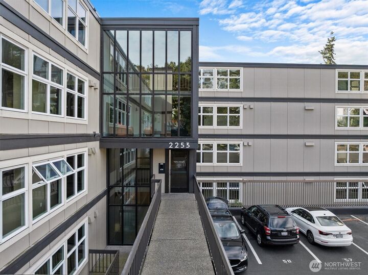 Property Photo:  2253  Gilman Drive W 104  WA 98119 
