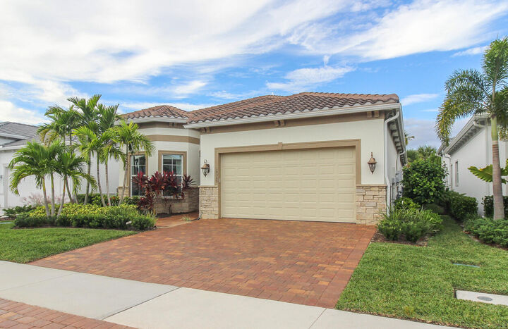 Property Photo: 10369 Northbrook Circle FL 33412