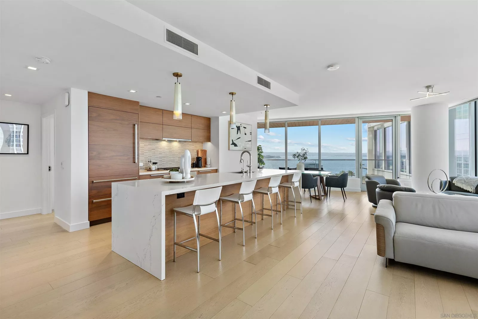 Property Photo:  888 W E Street 1001  CA 92101 