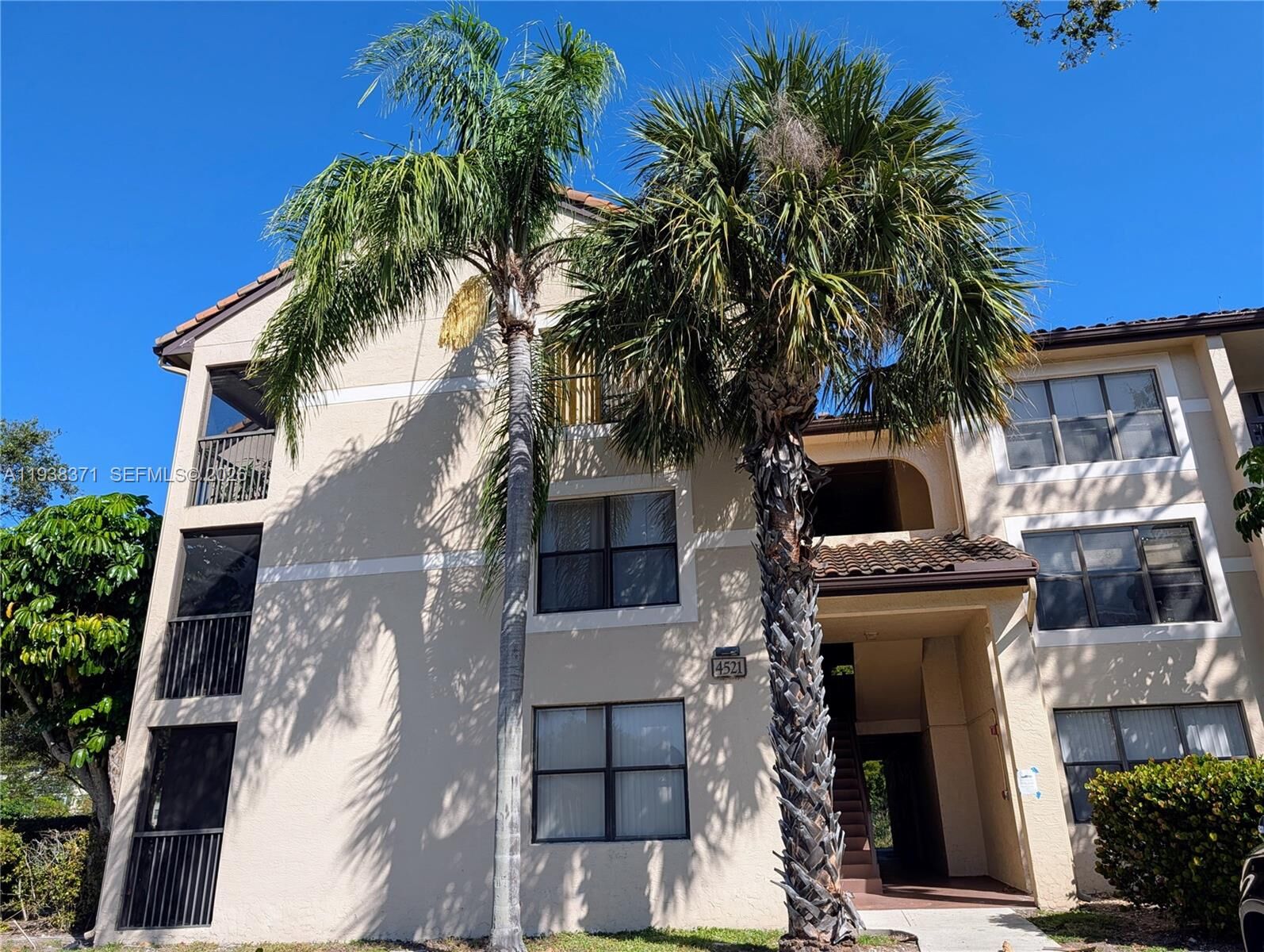 Property Photo:  4521 W McNab Rd 21  FL 33069 