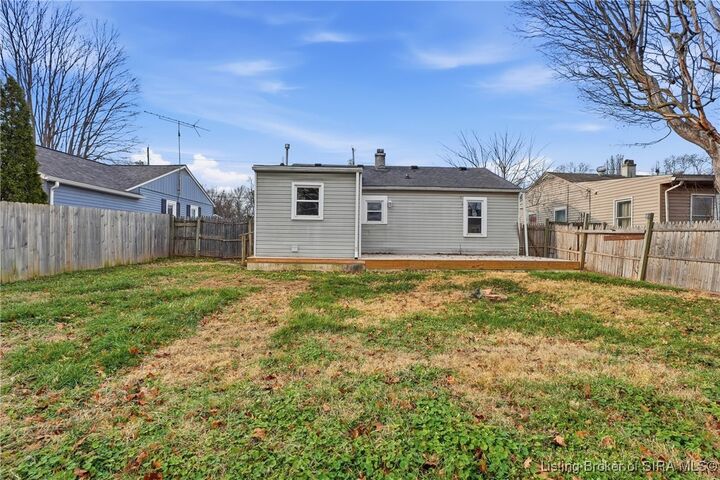 Property Photo: 709 Crestview Court IN 47130