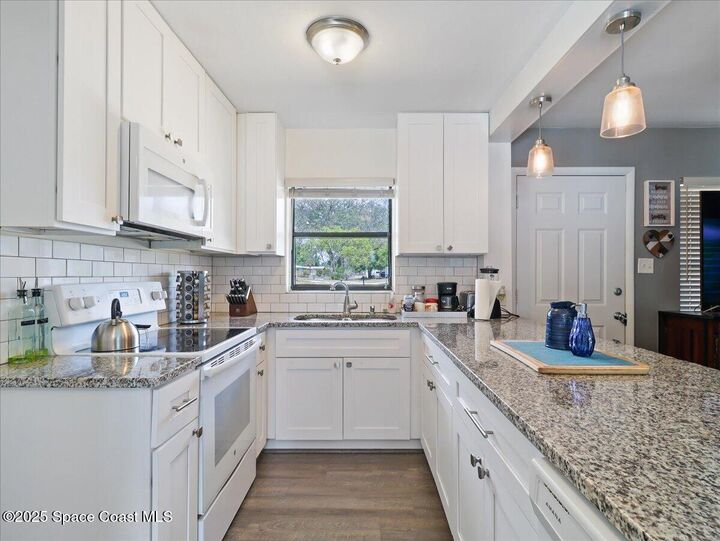 Property Photo:  3805 Avalon Street  FL 32796 