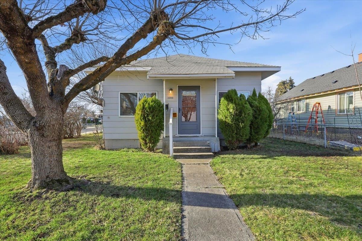 Property Photo:  3303 N Stone St  WA 99207 
