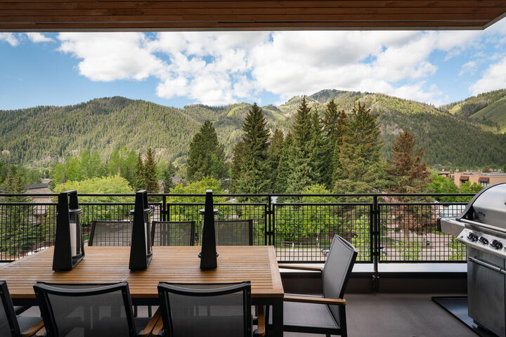 Property Photo: 151 S Main St 409 ID 83340