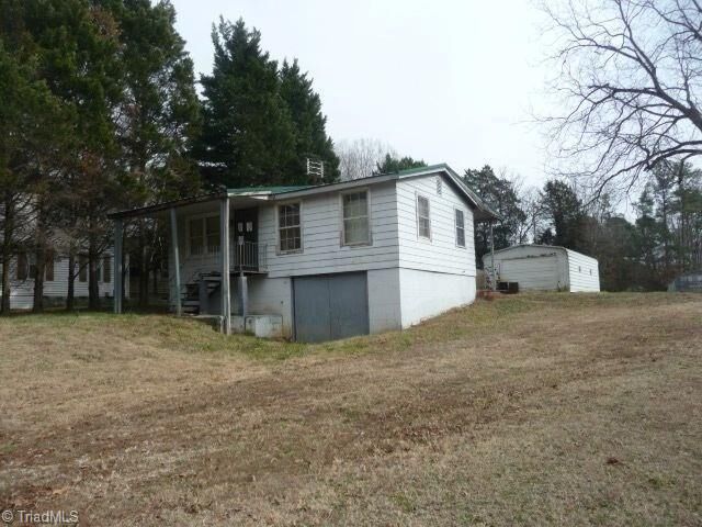 Property Photo: 1109 W Holly Hill Road NC 27360